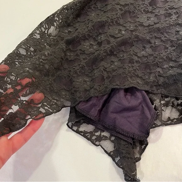 Full Tilt Lace Asymmetrical Hem Mini Skirt. Size Small. - Picture 4 of 5